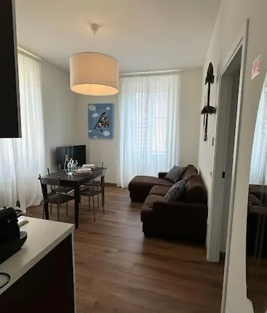 House Of Art - Clouds Apartman